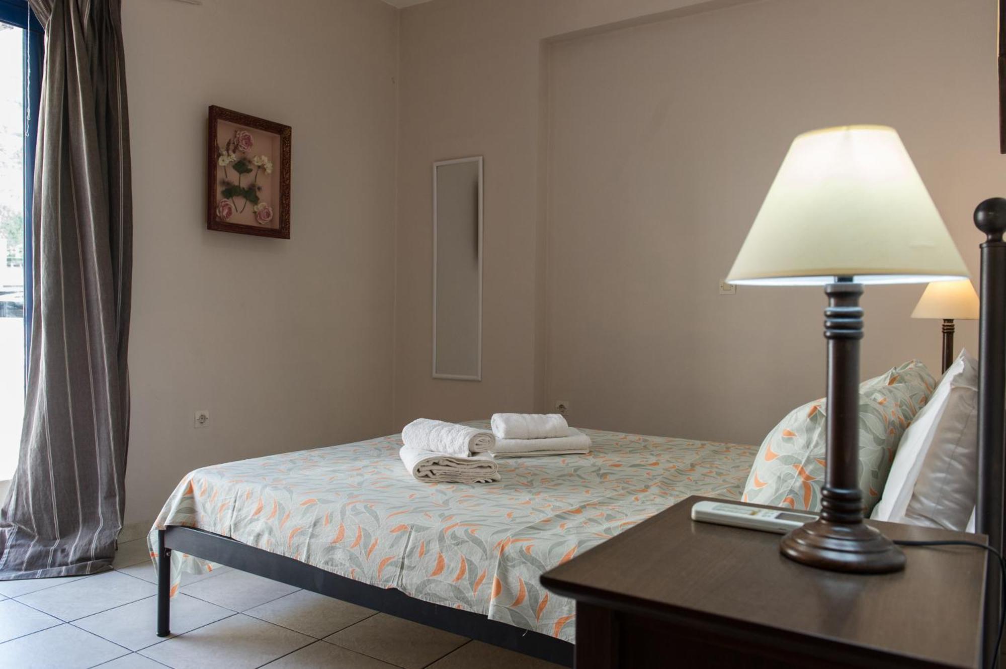 Kamari Blue Apartments Kalamata Eksteriør billede