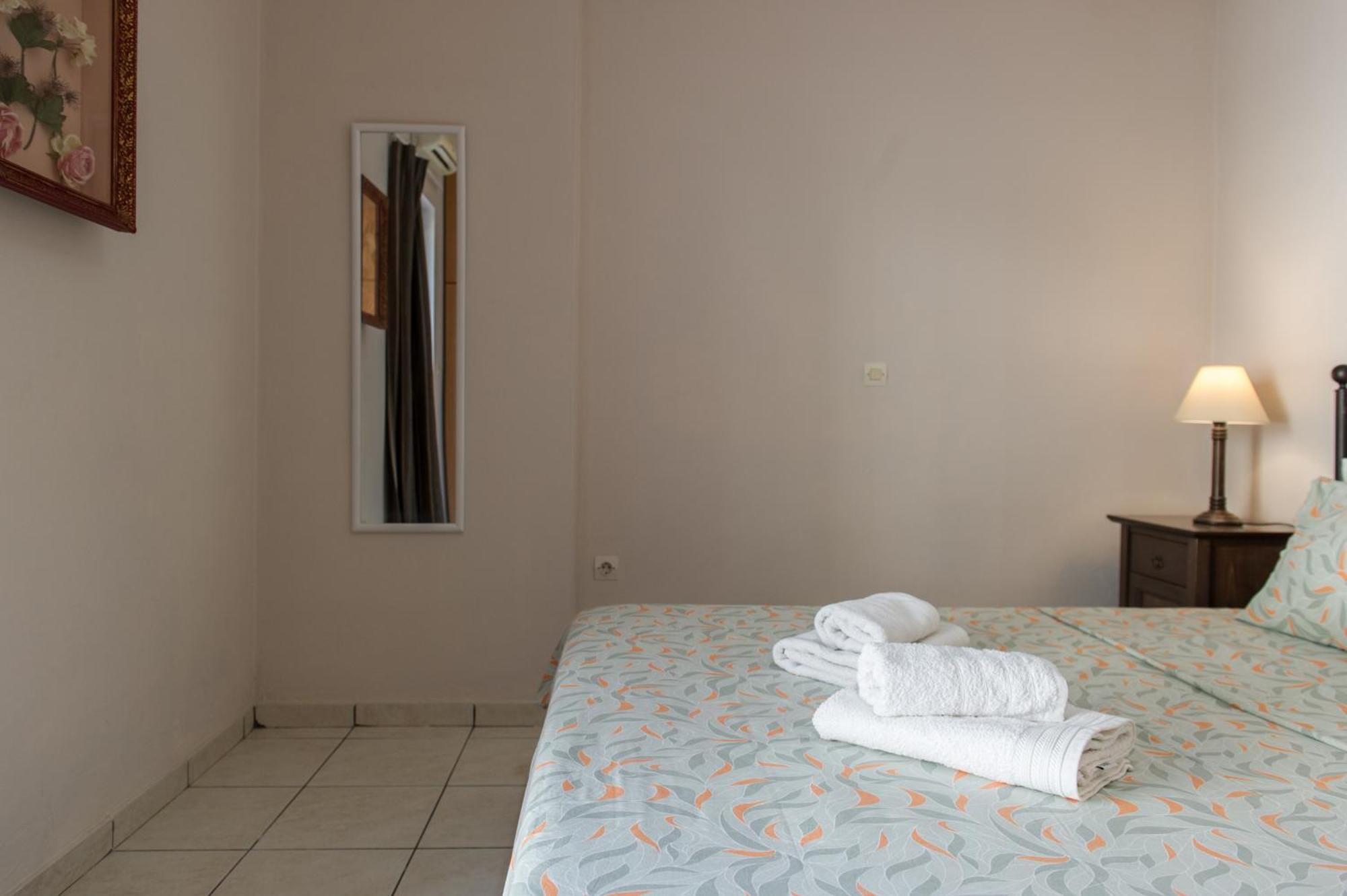 Kamari Blue Apartments Kalamata Eksteriør billede