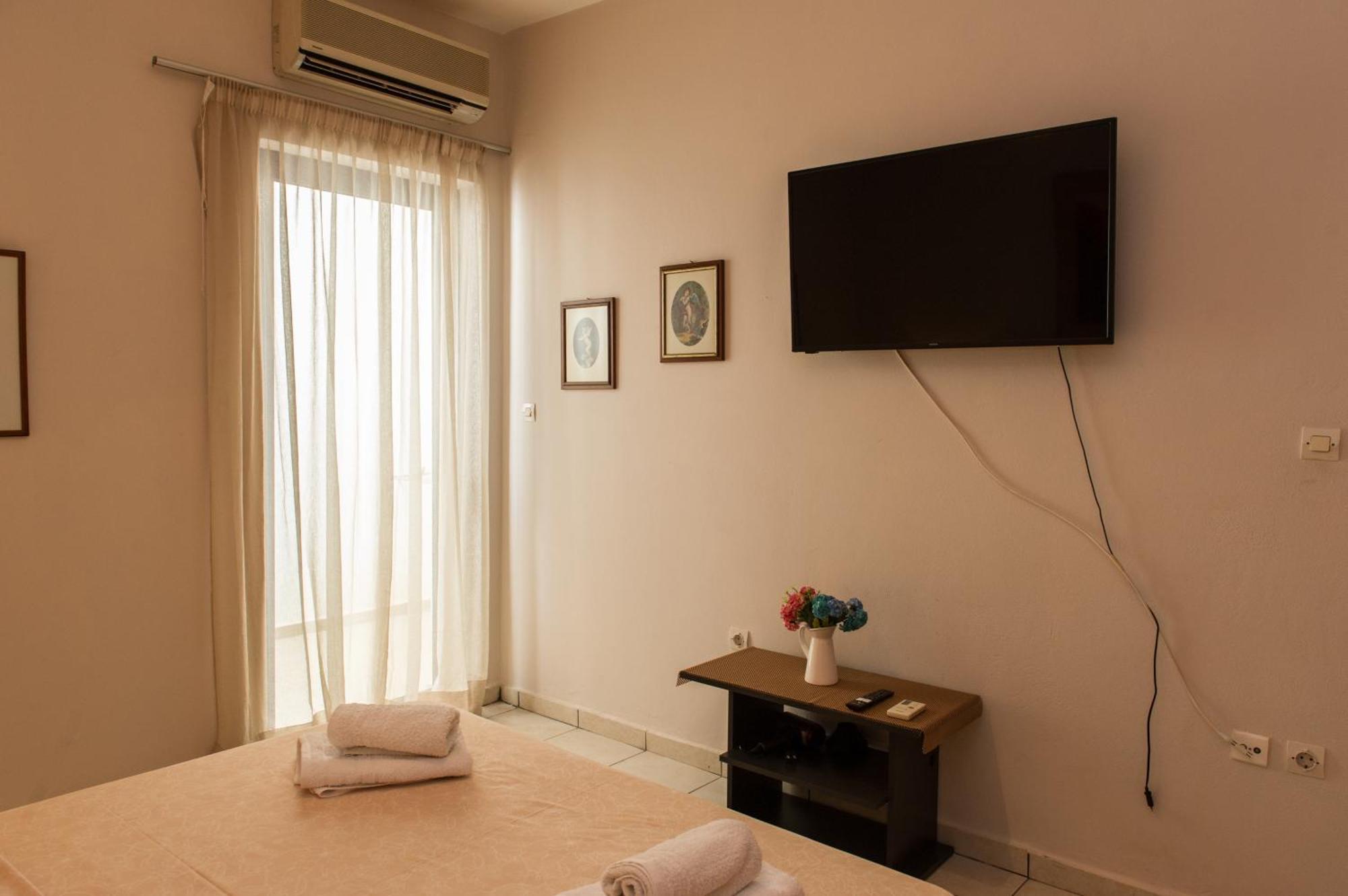Kamari Blue Apartments Kalamata Eksteriør billede