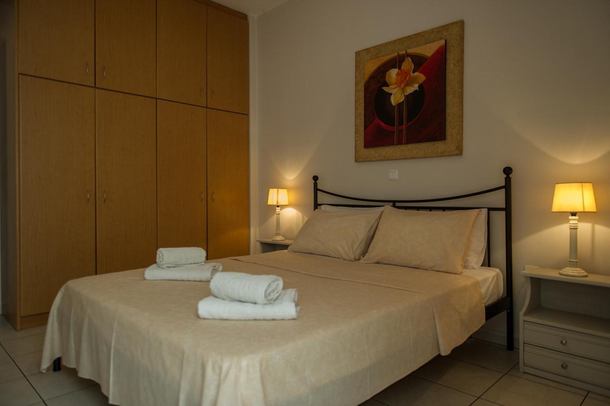 Kamari Blue Apartments Kalamata Eksteriør billede